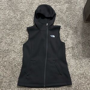 Women size small north face vest never worn